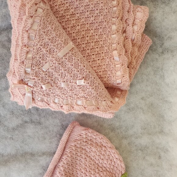 Pink knitted baby alpaca blanket hand made with matching cap - Picture 5 of 7